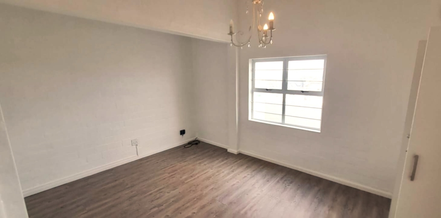 4 Bedroom Property for Sale in Hoogland Western Cape